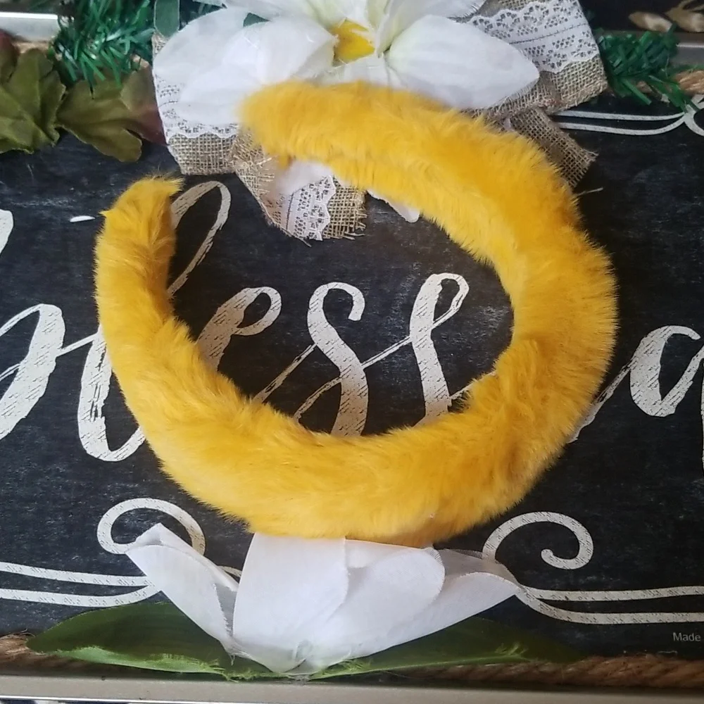 Women's/girls small fur yellow headband new never worn.